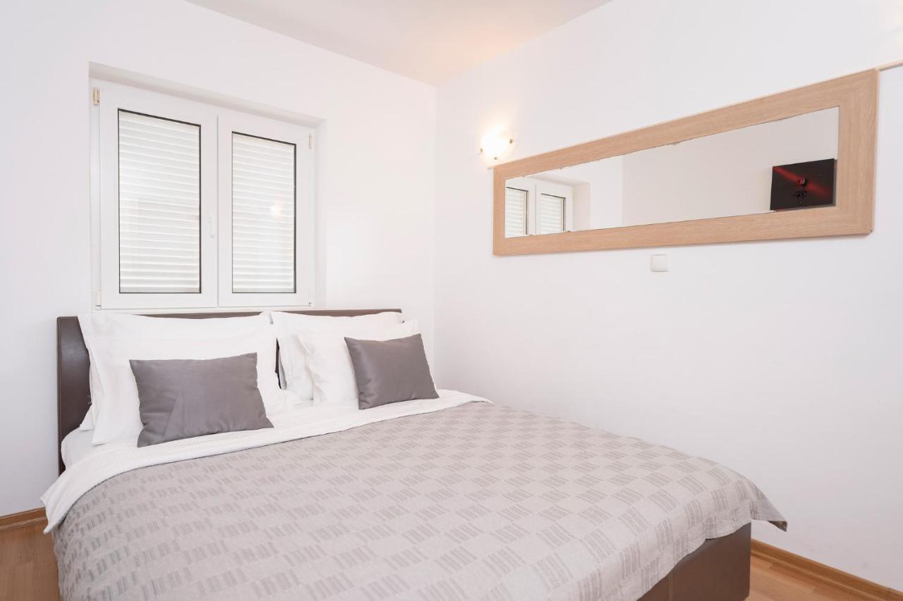 Villa Dalmatia Apartments Бол Екстер'єр фото