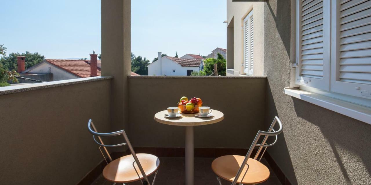 Villa Dalmatia Apartments Бол Екстер'єр фото